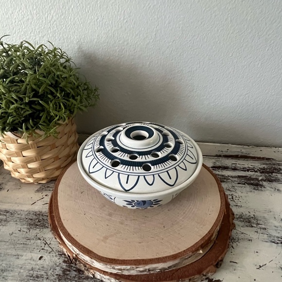 Delft Williamsburg Restoration Porcelain Flower Frog Made in Holland Vintage - Picture 4 of 10